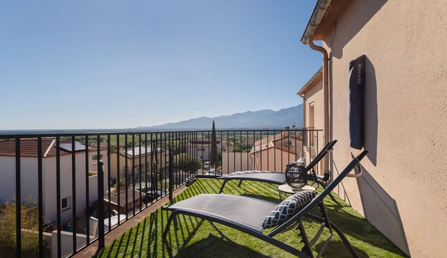 Apartment 'Mar I Munt' with Sea View, Wi-Fi and Air Conditioning