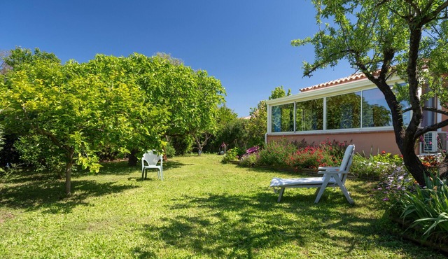 Apartment 'Maison Proche De La Plage' with Private Terrace, Private Garden and Air Conditioning