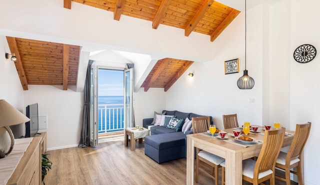 Apartment M&K - Two Bedroom Apartment with Balcony and Sea View
