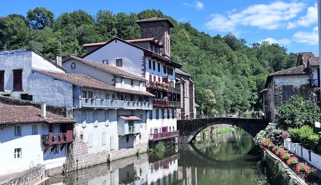 Apartment 'Maison Biscaya Apt 6pers Mont Jara' with Mountain View, Wi-Fi and Air Conditioning