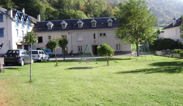 Apartment 'Maison Cazaux - Appt 4' with Mountain View, Shared Garden and Wi-Fi