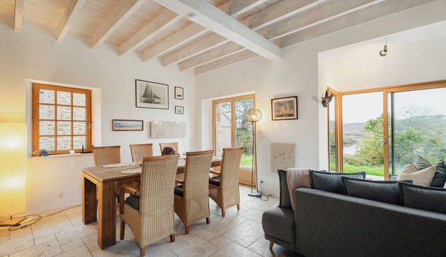 Apartment 'Maison Mer' with Sea View, Shared Terrace and Private Garden