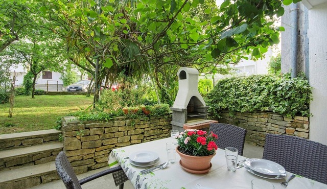 Apartment Majic with Terrace and Garden