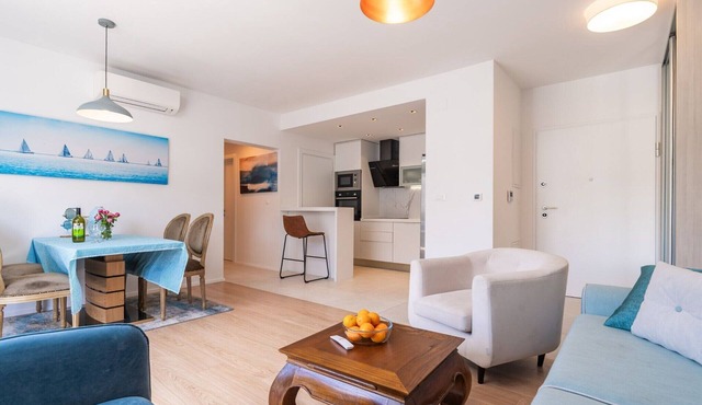 Apartment Marcus Mai - Two Bedroom Apartment with Balcony
