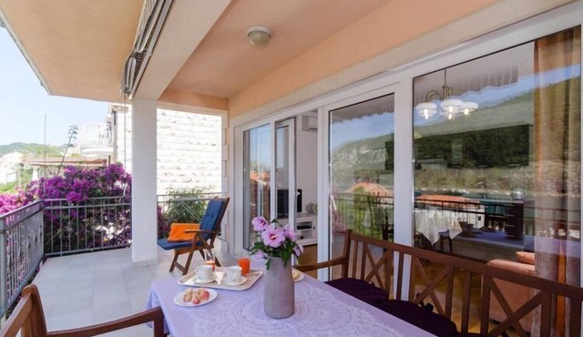 Apartment Marela- One Bedroom Apartment with Balcony and Sea View