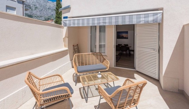Apartment Mari - 40m from the beach: A1(4+2) - Makarska, Riviera Makarska, Croatia