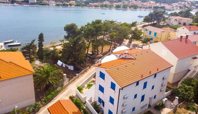 Apartment Marin - 30 m from sea : - Verunic, Island Dugi otok, Croatia