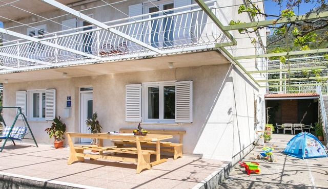 Apartment Marko - Three-Bedroom Apartment with Terrace and Sea View (Brsečine)