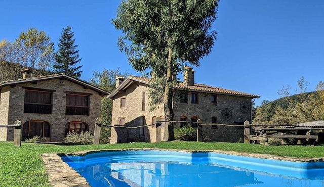 Apartment 'Mas El Carrer - Blanc' with Shared Pool, Shared Garden and Wi-Fi