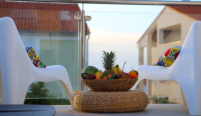 Apartment MELIN :One-Bedroom Apartment with Terrace and Sea View