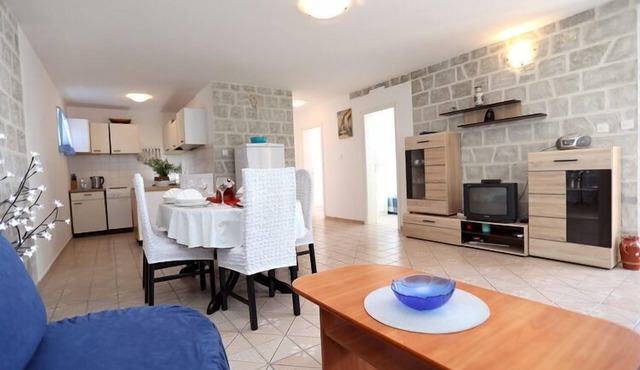 Apartment Meri - Two Bedroom Apartment with Balcony