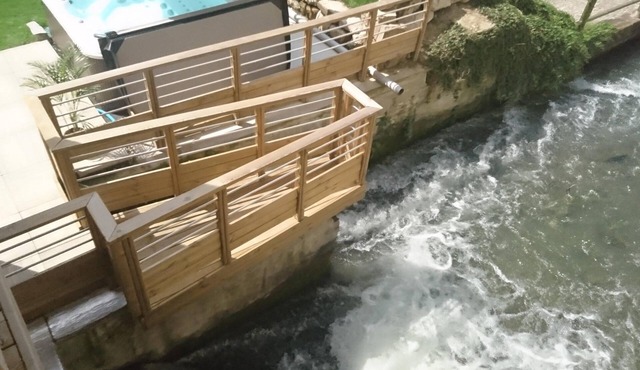 Apartment-Meunier-Ensuite with Shower