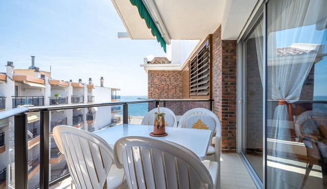 Apartment "Mexico I" on the Beachfront with Terrace, A/C and Wi-Fi