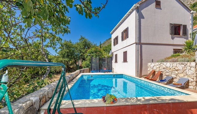Apartment Mileta - Two Bedroom Apartment with Swimming Pool