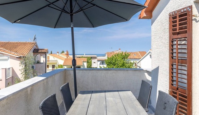 Apartment Mirjana No.5 with balcony and sea view