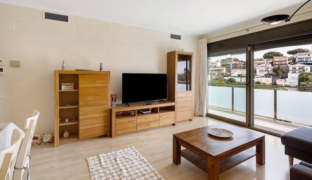 Apartment 'Modern and Renewed Apartament Florí' with Sea View, Wi-Fi and Air Conditioning