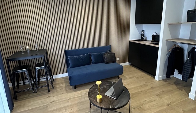 Apartment-Modern-Shower-City view