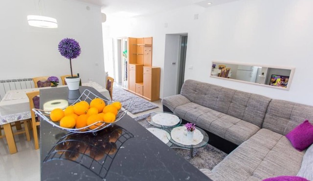 Apartment Mojaš - Two Bedroom Apartment with Terrace