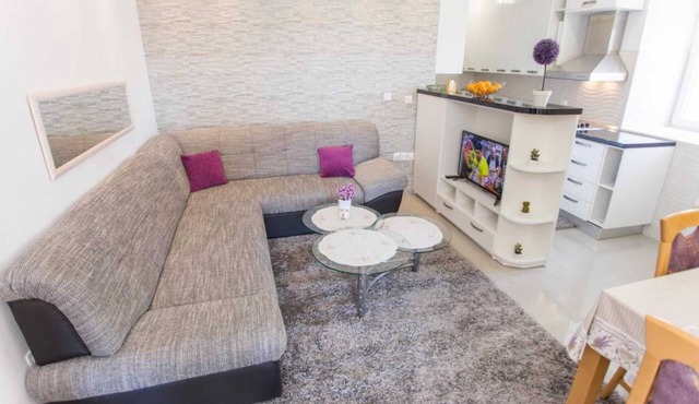 Apartment Mojaš - Two Bedroom Apartment with Terrace