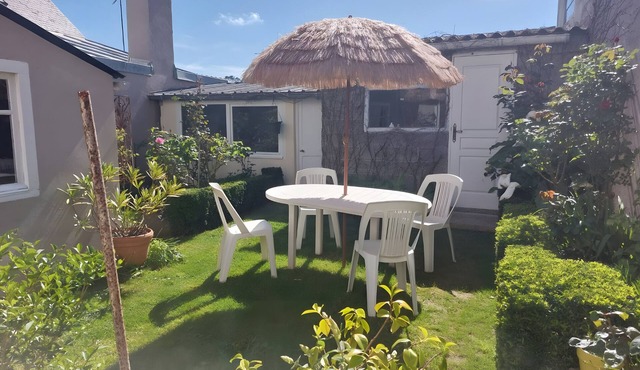 Apartment 'Morgat Plage 1er Coté Rue' with Shared Garden and Wi-Fi