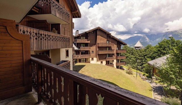 Apartment 'Morrillon 1100 Skis aux Pieds' with Mountain View, Balcony and Wi-Fi