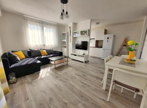 Apartment Mrvica, near Airport - 2BR - Free Parking - Self Check-in
