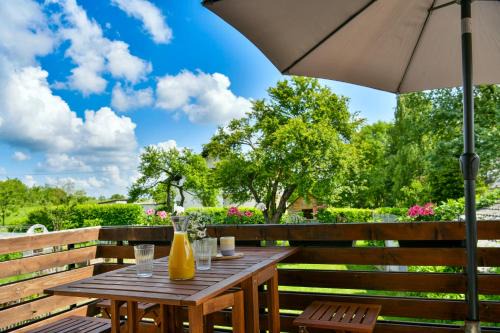 Apartment Murva -13 Min from Plitvice Lakes with parking and terrace