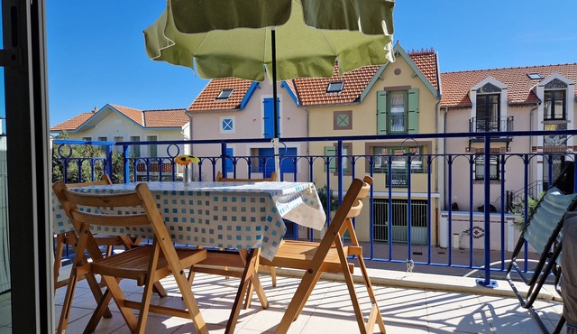 Apartment near the beach - 4 pers, open pool, parking, pets allowed