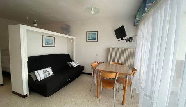 Apartment Near Spa with Balcony and Parking in Balaruc-les-Bains