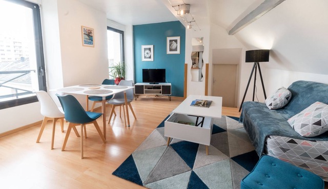 Apartment near downtown with parking. 5 people