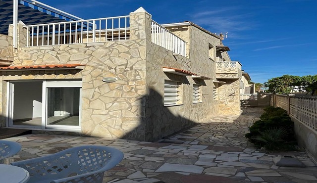Apartment near sea beach and vibrant center