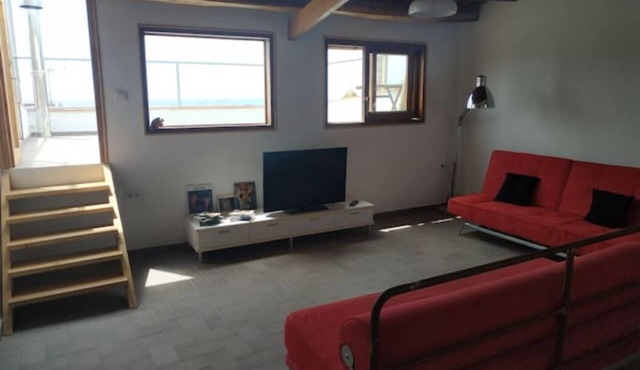Apartment near train, beach and BCN