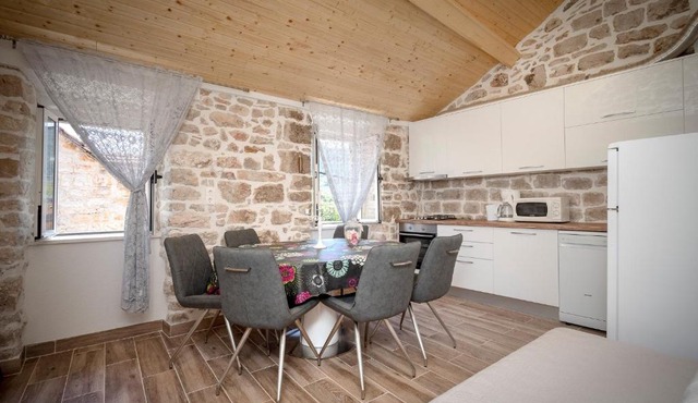 Apartment Nediljka - in old part of town