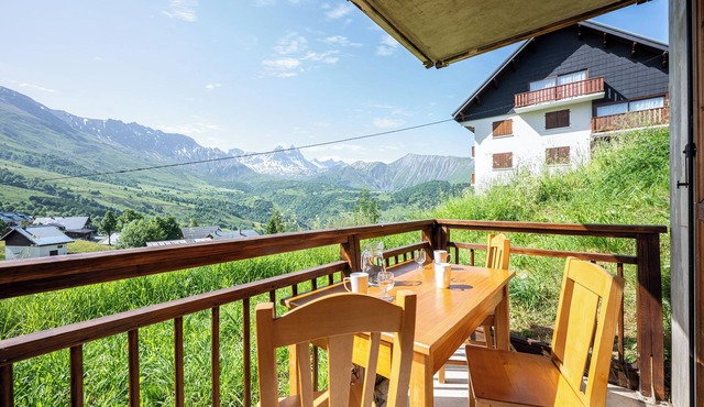 Apartment 'Neptune' with Mountain View and Balcony