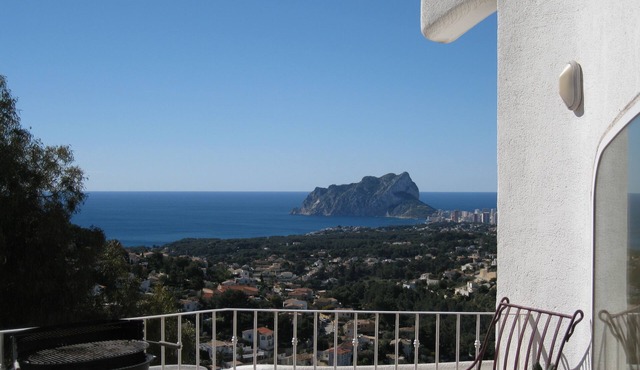 APARTMENT NEW EXCEPTIONAL VIEW ON A COLINNE FACING THE SEA (a swimming pool)