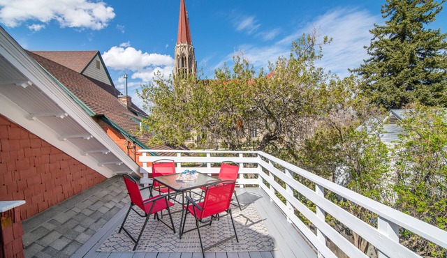 Apartment next to Cathedral in Historic Downtown Helena