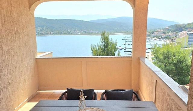 Apartment Nikolina 1 with Sea View