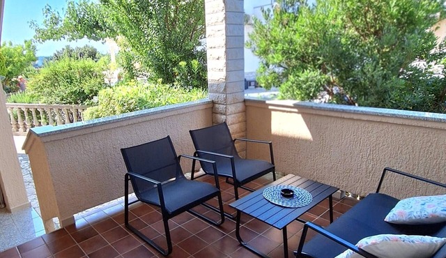 Apartment Nikolina 2 with Sea View