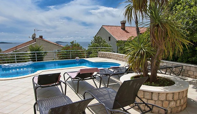 Apartment no.5 at Luxurious Seaview Villa with Pool, Plat near Dubrovnik