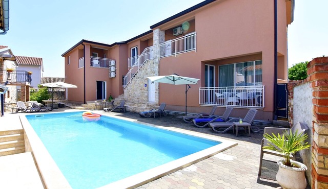 Apartment NOA1 Poreč-Tar with swimming pool, balcony, games room, Wi-Fi, barbeque