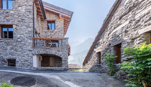 Apartment 'Ô Canton' with Mountain View, Private Terrace and Wi-Fi