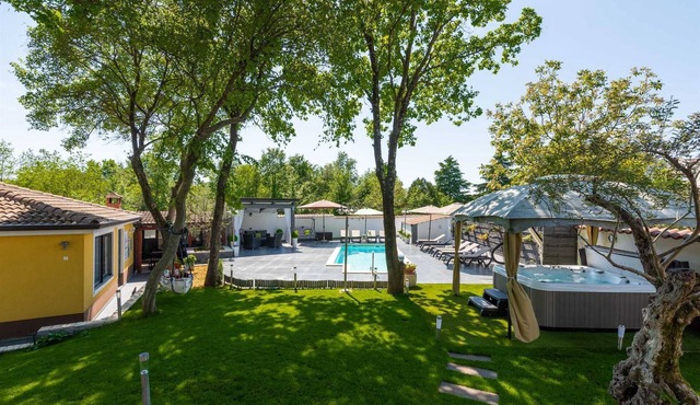 Apartment Oliveto with pool in Porec