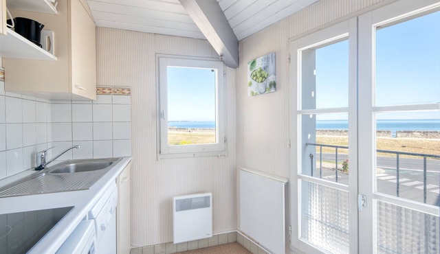 apartment Ombrine with sea view and swimming poll access