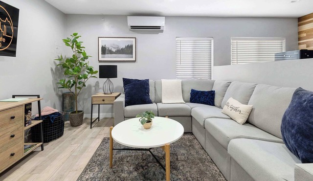 Apartment on 38th- Vibrant, Urban neighborhood