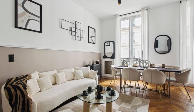 Apartment on Avenue Des Champs Élysées (3 bedroom)