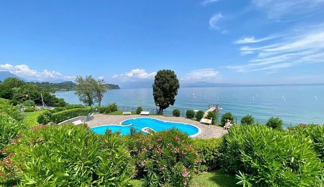 Apartment 'On The Beach' with Lake View, Wi-Fi and Air Conditioning