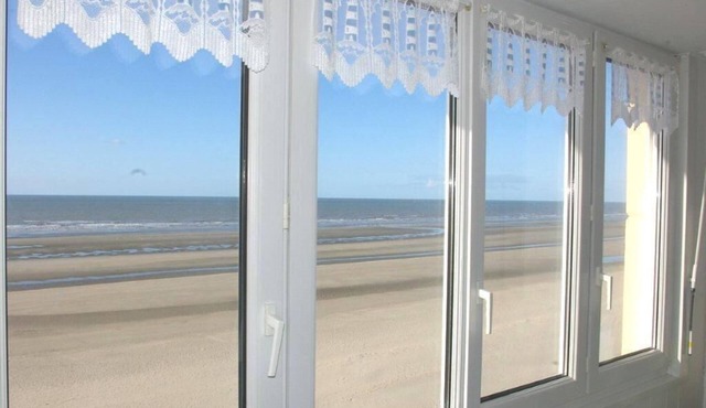 Apartment on sea dyke
