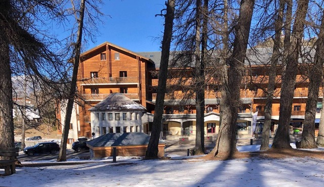 Apartment on the foot of slopes in Guillaumes