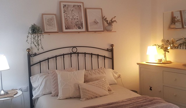 Apartment on the Beach Malvarrosa Cabañal, CA MICAELA- Wifi free, easy parking