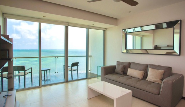 Apartment on the beach! Infinity pool